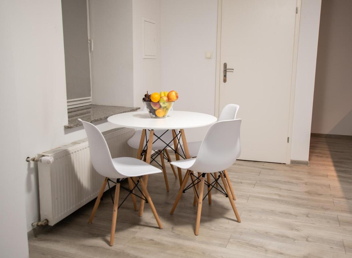 Apartament Krakowska เชสโตฮอวา ภายนอก รูปภาพ