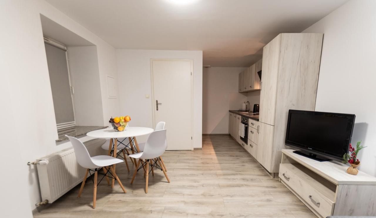 Apartament Krakowska เชสโตฮอวา ภายนอก รูปภาพ