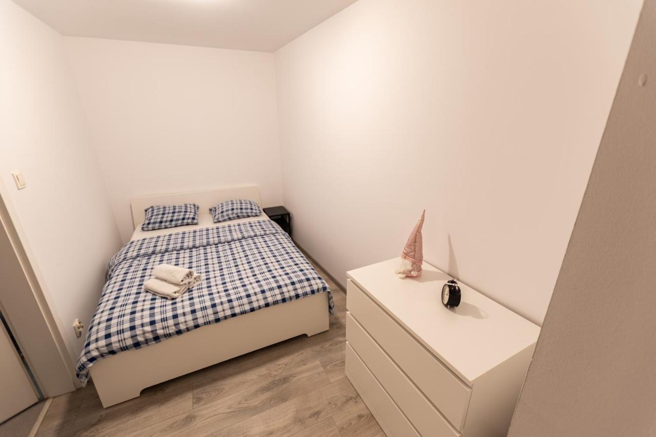 Apartament Krakowska เชสโตฮอวา ภายนอก รูปภาพ